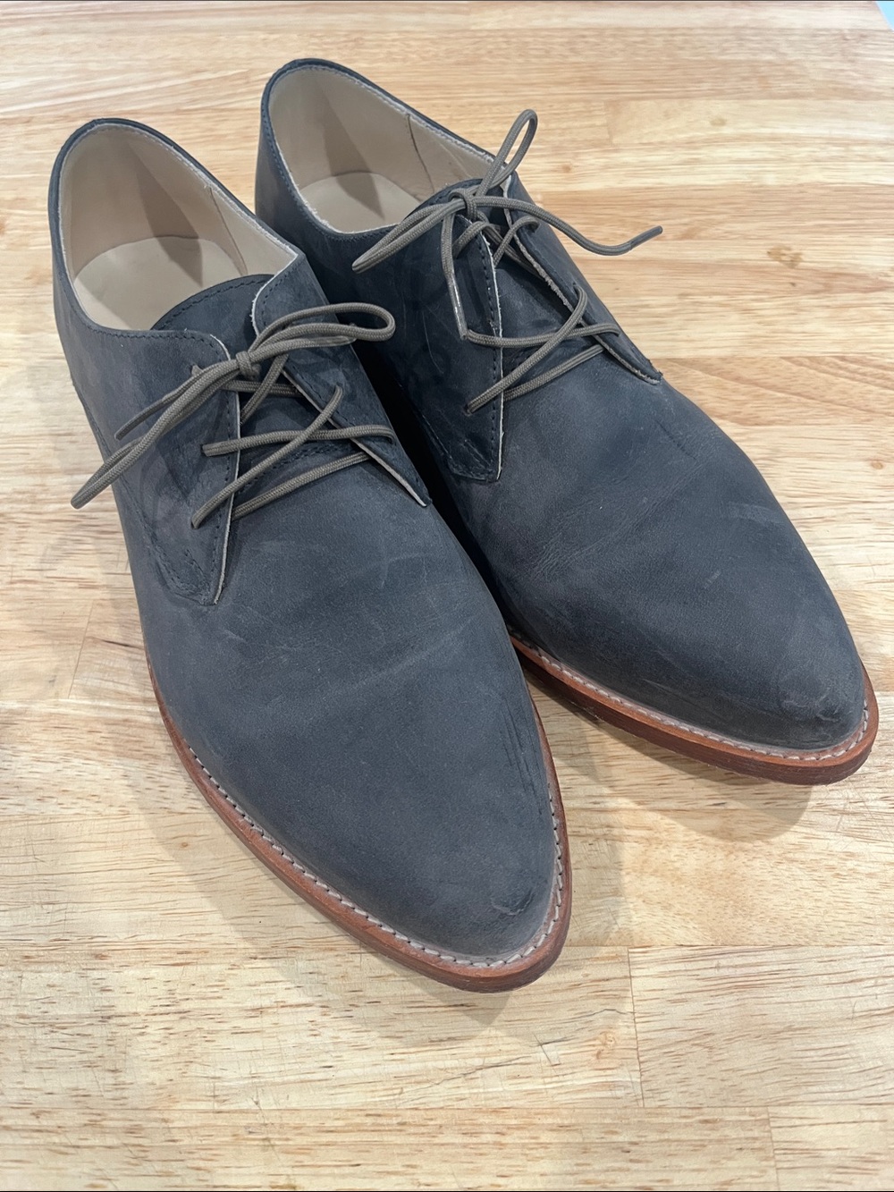 Women’s/mens grey suede oxfords w leather interior. Women’s size 9